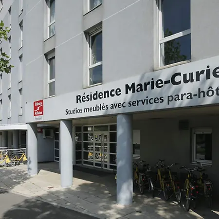 Sejours & Affaires Marie Curie Апарт-готель 2*