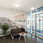 Aparthotel Sejours & Affaires Marie Curie