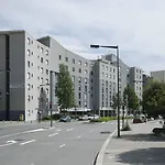 Sejours & Affaires Marie Curie Apartmanhotel 2*