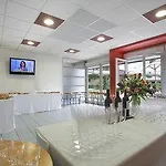 Sejours & Affaires Marie Curie Apartmanhotel 2*