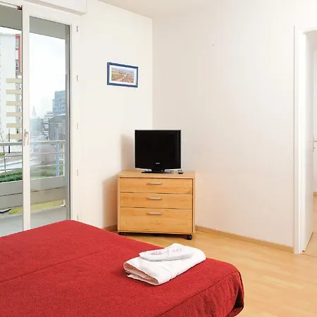 Sejours & Affaires Marie Curie Aparthotel