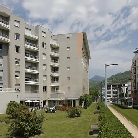 Sejours & Affaires Marie Curie Lejlighedshotel 2*