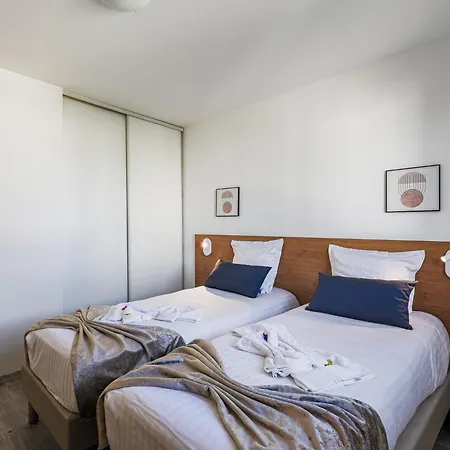 Sejours & Affaires Marie Curie Lägenhetshotell Grenoble