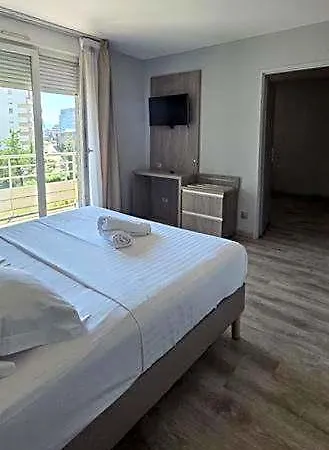 Sejours & Affaires Marie Curie Апарт-отель 2*