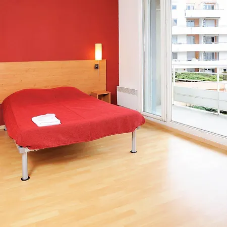 Aparthotel Séjours&affaires Marie Curie 2*