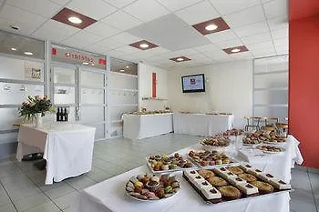 Sejours & Affaires Marie Curie Апарт-готель