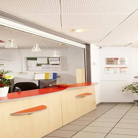 Sejours & Affaires Marie Curie Aparthotel