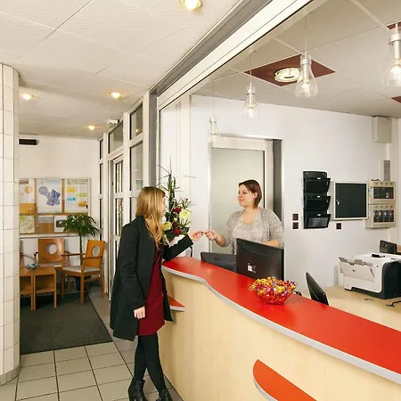 Sejours & Affaires Marie Curie Aparthotel 2*