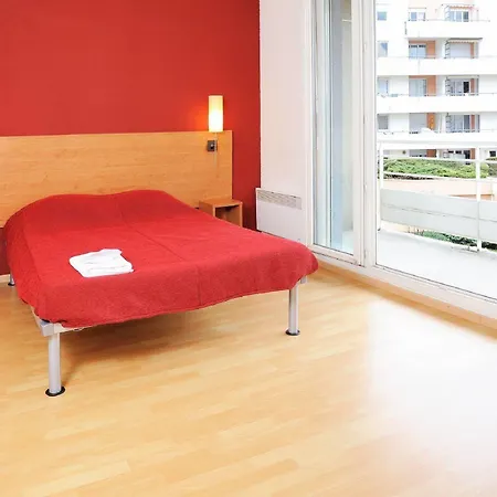 Sejours & Affaires Marie Curie 2*