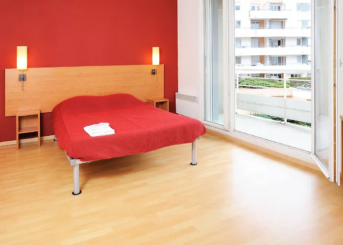 Sejours & Affaires Marie Curie Lejlighedshotel