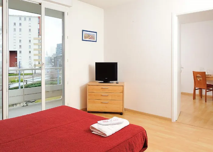 세주르 앤드 아페르 마리 큐리 아파트호텔