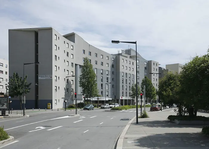 Sejours & Affaires Marie Curie Апарт-готель 2*