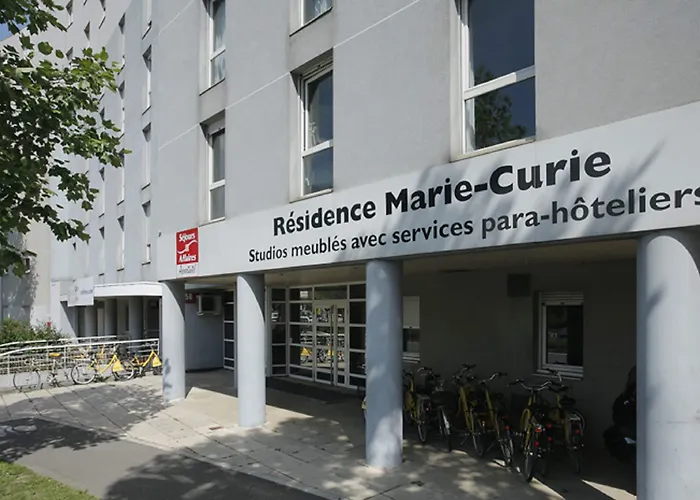 Sejours & Affaires Marie Curie Lejlighedshotel 2*