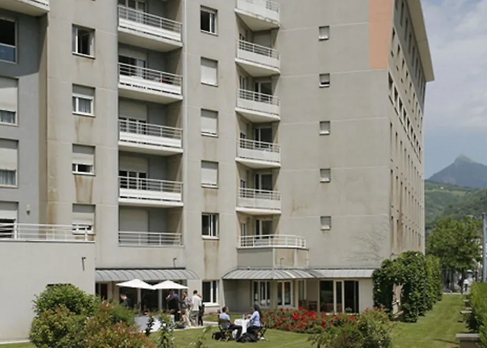 Lejlighedshotel Sejours & Affaires Marie Curie 2*