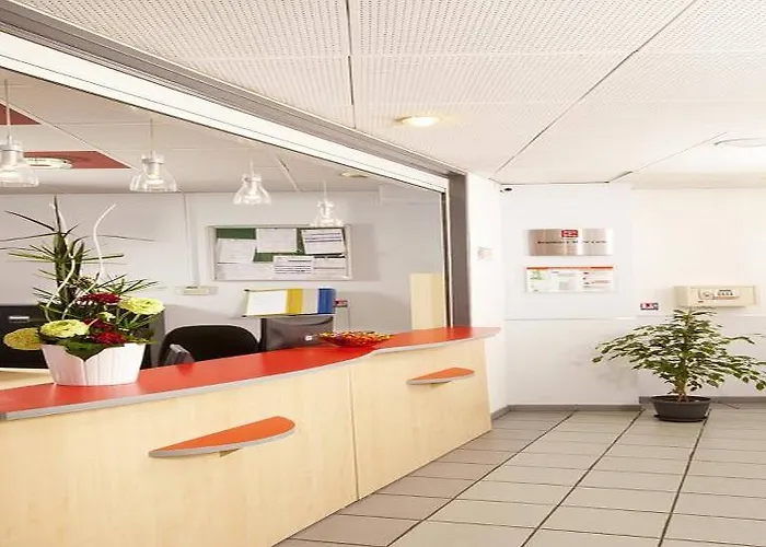 Sejours & Affaires Marie Curie Lejlighedshotel