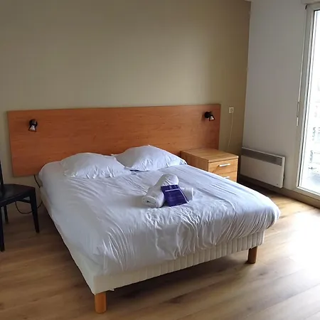 Sejours & Affaires Marie Curie 2*