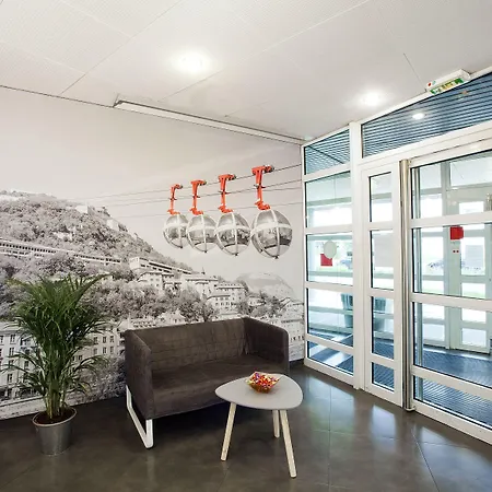 Hotel apartamentowy Sejours & Affaires Marie Curie