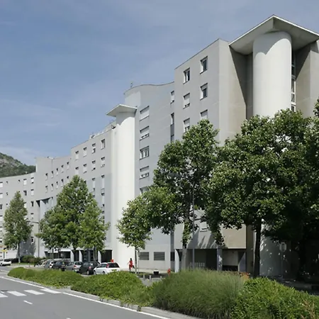 Sejours & Affaires Marie Curie 2*