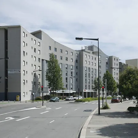 Sejours & Affaires Marie Curie Hotel apartamentowy 2*