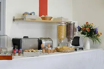 Sejours & Affaires Marie Curie Hotel apartamentowy 2*