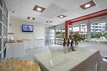 Sejours & Affaires Marie Curie Hotel apartamentowy 2*