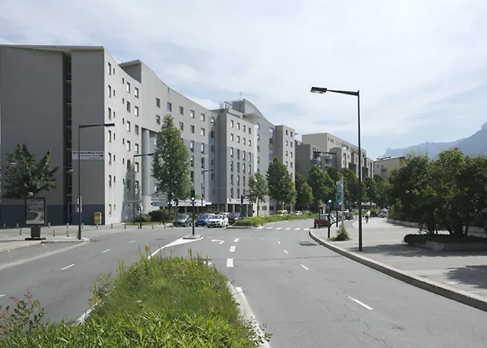 Sejours & Affaires Marie Curie Apart Otel 2*