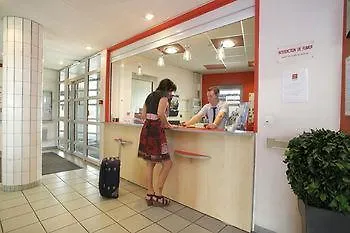 Sejours & Affaires Marie Curie 2*