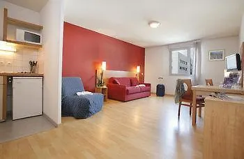 Sejours & Affaires Marie Curie Apart Otel