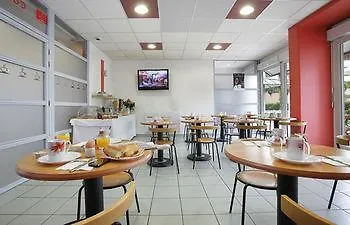 Sejours & Affaires Marie Curie Apart Otel 2*
