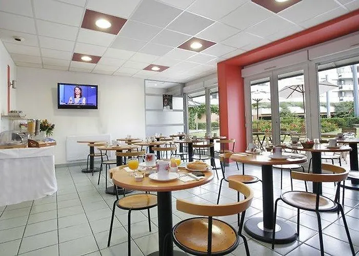 Sejours & Affaires Marie Curie Apart Otel