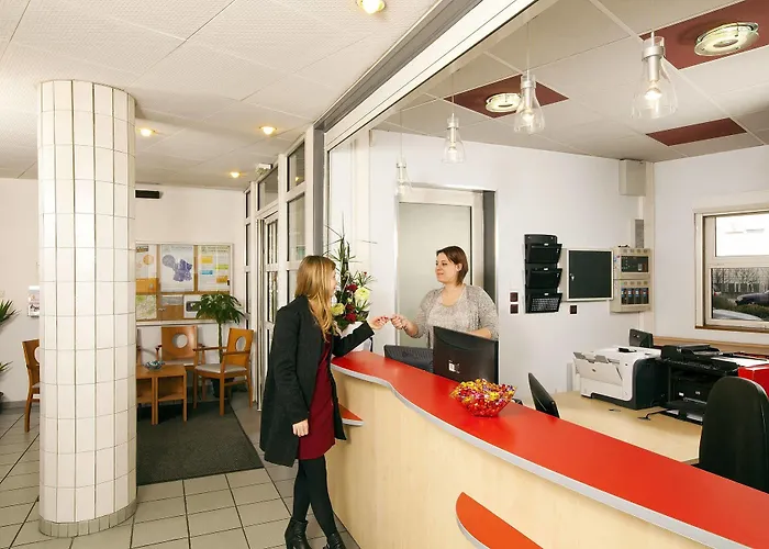 Sejours & Affaires Marie Curie Apart Otel 2*